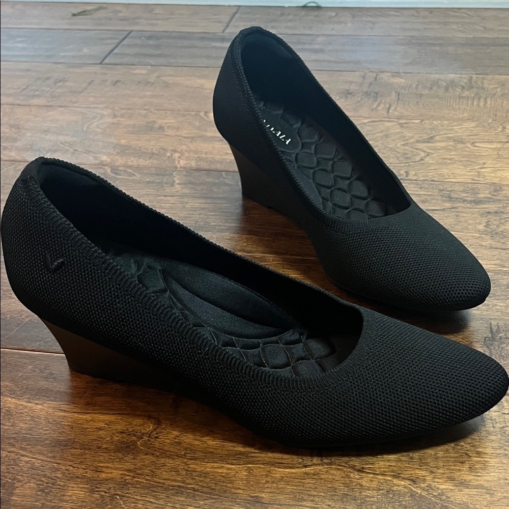 Vivaia Black Almond-Toe Wedge (Tamia Wedge Pro), size 40 EU/9 US